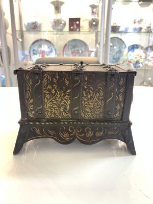 A polychrome wrought-iron casket, South Germany, Nuremberg, 17th C. — photo 3