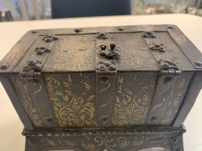 A polychrome wrought-iron casket, South Germany, Nuremberg, 17th C. — photo 6