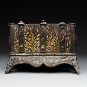 A polychrome wrought-iron casket, South Germany, Nuremberg, 17th C. — photo 4