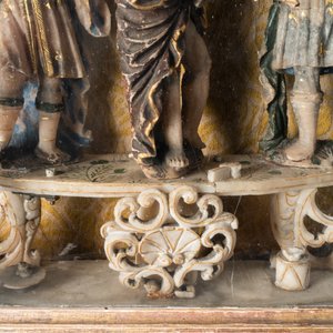 A polychromed and gilded alabaster 'flagellation' group in glass display, South-Italy, 17th C. — 照片 7