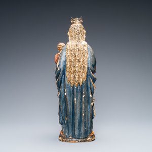 A polychromed and gilded walnut figure of a Madonna with child, so called 'Poupée de Malines', 1st half 16th. C. — photo 4