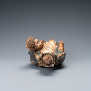 A polychromed and gilded walnut figure of a Madonna with child, so called 'Poupée de Malines', 1st half 16th. C. — photo 6