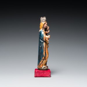 A polychromed carved wooden sculpture of a Madonna with Child, so called 'Poupée de Malines', Flanders, Mechelen, 16th C. — 照片 3