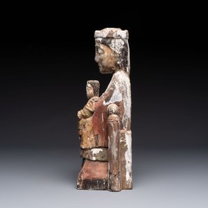 A polychromed carved wooden 'Sedes Sapientia' or Madonna with child, probably Spain, 20th C. — photo 2