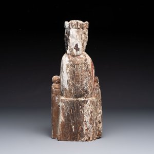 A polychromed carved wooden 'Sedes Sapientia' or Madonna with child, probably Spain, 20th C. — photo 3