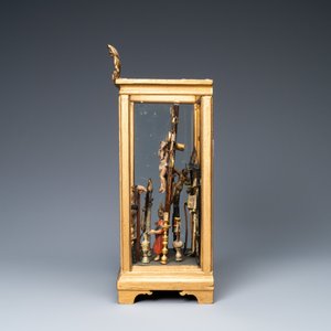 A polychromed wooden 'Golgotha' group with all the Instruments of the Passion in glass display, France or Italy, 18th C. — photo 2