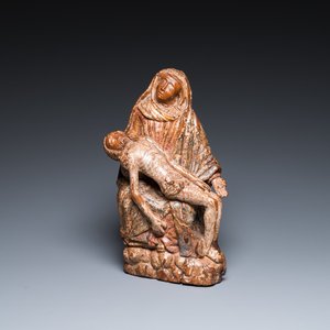A Portuguese polychromed olive wood Pietà, 16th C. — 照片 1