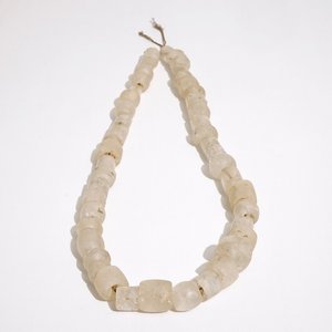 A pre-Columbian rock crystal necklace, Tairona culture carved stone pendants, Colombia, 15/10th C. BC — photo 1