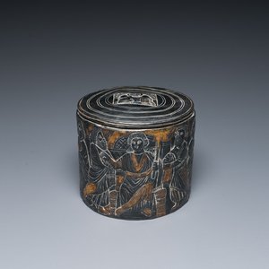 A probably Byzantine parcel-gilt silver pyxis, possibly Italy, 14th C. or later — photo 1