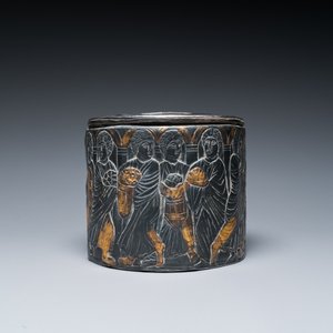 A probably Byzantine parcel-gilt silver pyxis, possibly Italy, 14th C. or later — photo 3