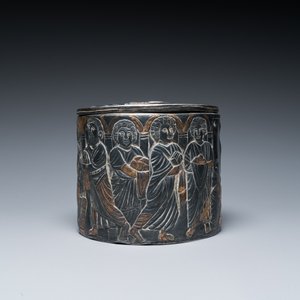 A probably Byzantine parcel-gilt silver pyxis, possibly Italy, 14th C. or later — photo 5
