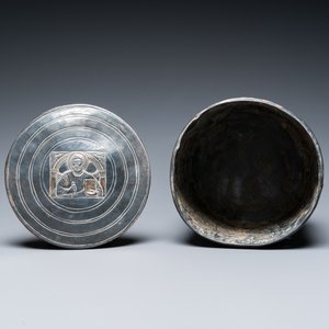 A probably Byzantine parcel-gilt silver pyxis, possibly Italy, 14th C. or later — photo 7
