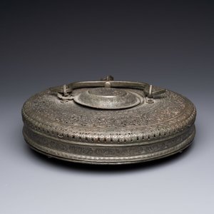 A Qajar tinned copper and folding paper lampion lantern, Iran, 19th C. — 照片 8
