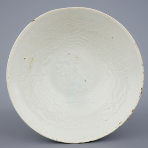 A qingbai tripod censer and a phoenix bowl, Song or Yuan Dynasty, 10-14th C. — 照片 2