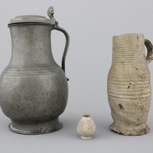 A Raeren stoneware jug, a pewter jug and a stoneware miniature, 15/18th C. — 照片 1