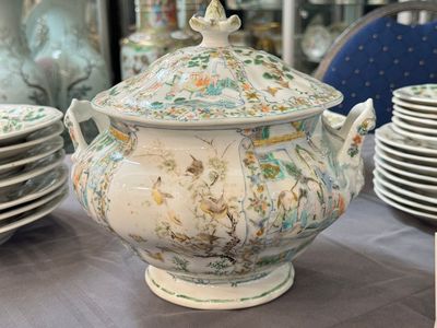 A rare 30-piece KPM porcelain service with Cantonese famille verte painting, China and Germany, 19th C. — photo 19