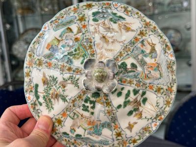 A rare 30-piece KPM porcelain service with Cantonese famille verte painting, China and Germany, 19th C. — photo 20