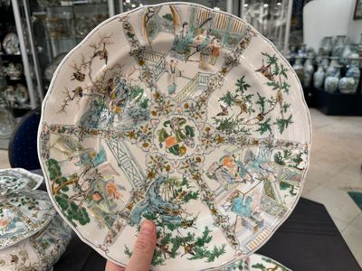 A rare 30-piece KPM porcelain service with Cantonese famille verte painting, China and Germany, 19th C. — photo 2