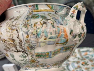 A rare 30-piece KPM porcelain service with Cantonese famille verte painting, China and Germany, 19th C. — photo 27