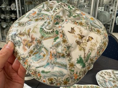 A rare 30-piece KPM porcelain service with Cantonese famille verte painting, China and Germany, 19th C. — photo 49