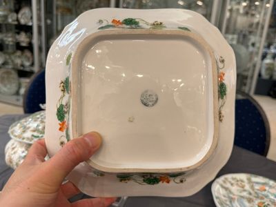 A rare 30-piece KPM porcelain service with Cantonese famille verte painting, China and Germany, 19th C. — photo 61