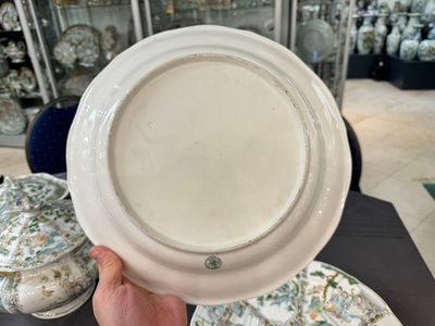 A rare 30-piece KPM porcelain service with Cantonese famille verte painting, China and Germany, 19th C. — photo 8