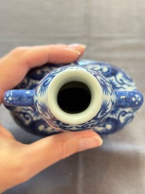 A rare and fine Chinese blue and white double gourd 'dragon' vase with ruyi handles, Qianlong mark and of the period — 照片 17