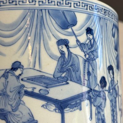 A rare and fine Chinese blue and white 'Xie An at the Battle of the Fei River' brushpot (Bitong) — foto 11