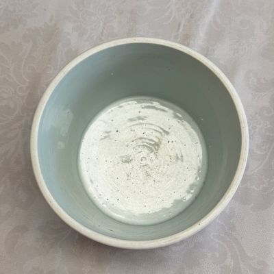 A rare and fine Chinese blue and white 'Xie An at the Battle of the Fei River' brushpot (Bitong) — foto 14