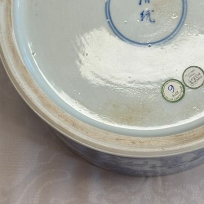A rare and fine Chinese blue and white 'Xie An at the Battle of the Fei River' brushpot (Bitong) — foto 21