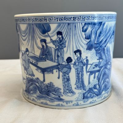 A rare and fine Chinese blue and white 'Xie An at the Battle of the Fei River' brushpot (Bitong) — foto 3