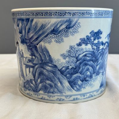 A rare and fine Chinese blue and white 'Xie An at the Battle of the Fei River' brushpot (Bitong) — foto 6