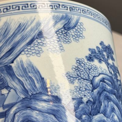 A rare and fine Chinese blue and white 'Xie An at the Battle of the Fei River' brushpot (Bitong) — foto 10
