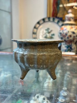 A rare and fine Chinese guan-type flower-shaped tripod censer, Song/Yuan — 照片 4