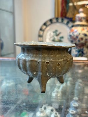 A rare and fine Chinese guan-type flower-shaped tripod censer, Song/Yuan — 照片 5