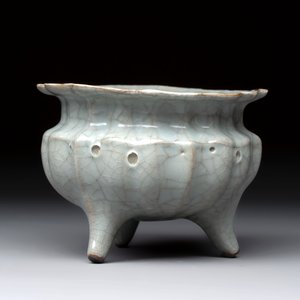 A rare and fine Chinese guan-type flower-shaped tripod censer, Song/Yuan — 照片 4