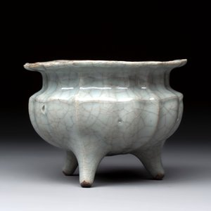 A rare and fine Chinese guan-type flower-shaped tripod censer, Song/Yuan — 照片 5