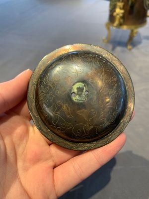 A rare and fine Chinese partly-gilt copper chocolate pot with tripod stand, 18th C. — photo 5