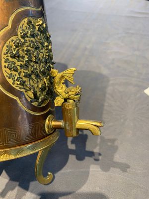 A rare and fine Chinese partly-gilt copper chocolate pot with tripod stand, 18th C. — photo 10