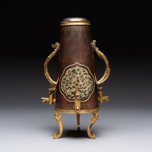 A rare and fine Chinese partly-gilt copper chocolate pot with tripod stand, 18th C. — photo 1