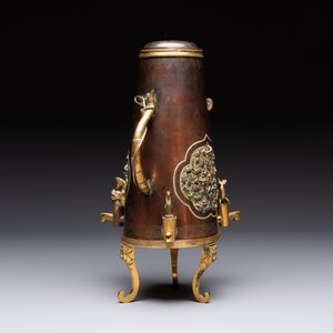 A rare and fine Chinese partly-gilt copper chocolate pot with tripod stand, 18th C. — photo 2
