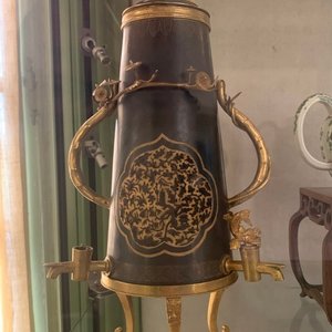 A rare and fine Chinese partly-gilt copper chocolate pot with tripod stand, 18th C. — photo 7