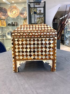 A rare and fine Ottoman mother-of-pearl and tortoiseshell-inlaid casket, 18/19th C. — photo 2
