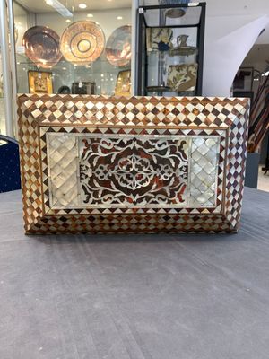 A rare and fine Ottoman mother-of-pearl and tortoiseshell-inlaid casket, 18/19th C. — photo 5