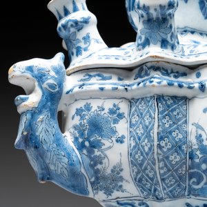 A rare and important blue and white Dutch Delft two-part tulip vase, late 17th C. — photo 5