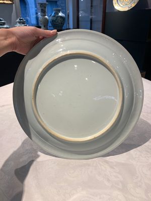 A rare and large Chinese blue and white 'Bacchus' dish, Kangxi — photo 5