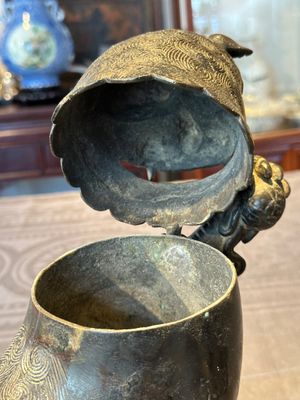 A rare and large Chinese bronze lion-form censer, Southern Song — foto 15