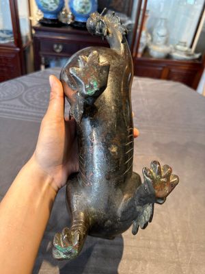A rare and large Chinese bronze lion-form censer, Southern Song — foto 17