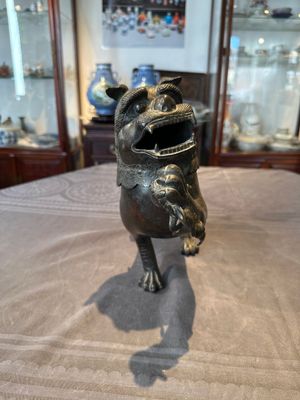 A rare and large Chinese bronze lion-form censer, Southern Song — foto 2