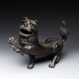 A rare and large Chinese bronze lion-form censer, Southern Song — foto 1